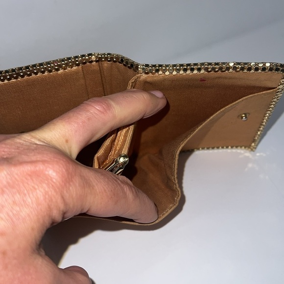 Whiting & Davis Bifold Gold Metal Mesh Wallet Kisslock Change Compartment - Picture 10 of 12